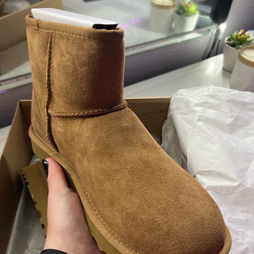 brand new classic mini uggs